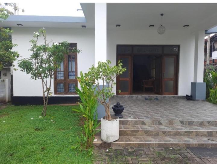 Negombo Royal Villa By Hotel Oviniru Eksteriør bilde