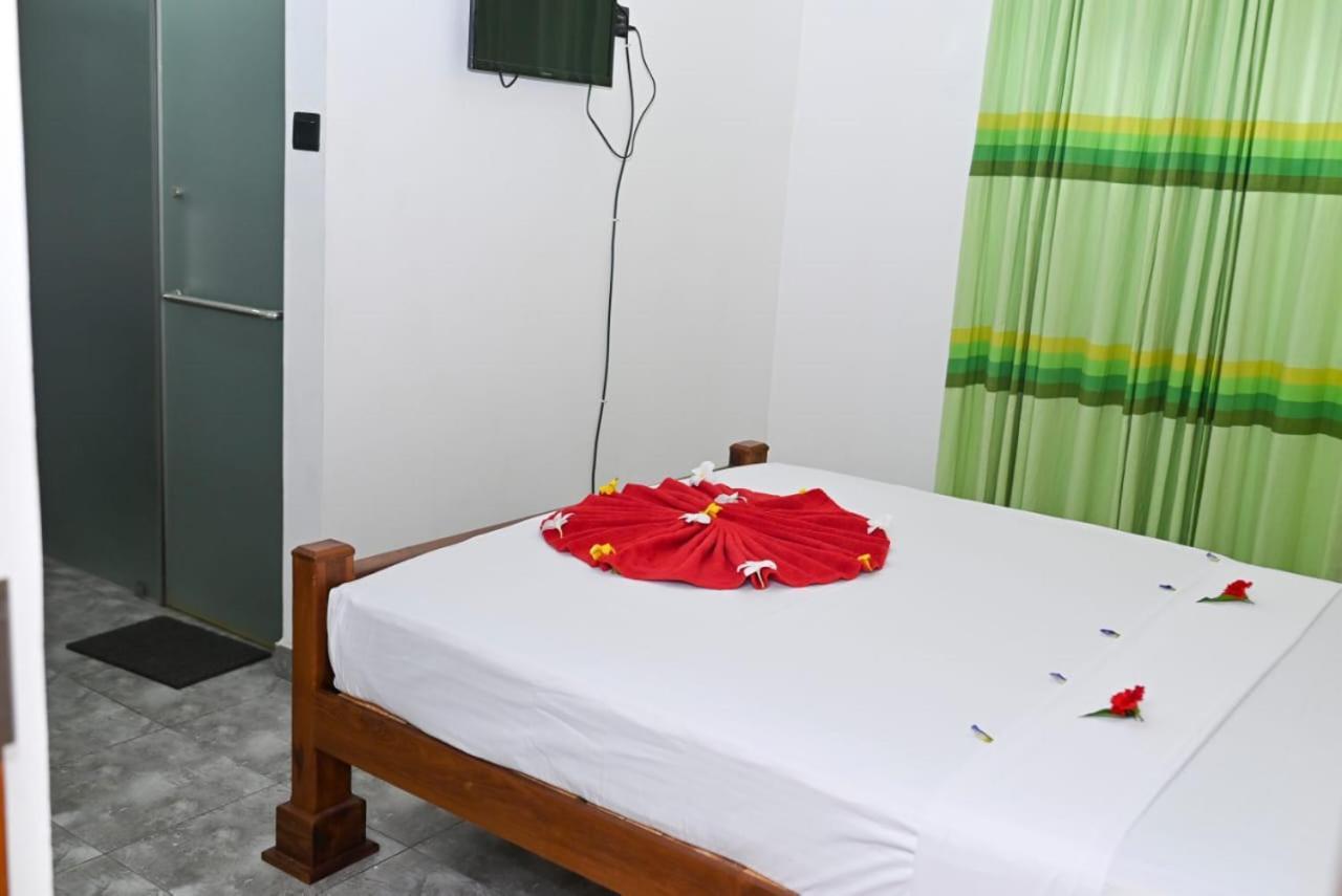 Negombo Royal Villa By Hotel Oviniru Eksteriør bilde